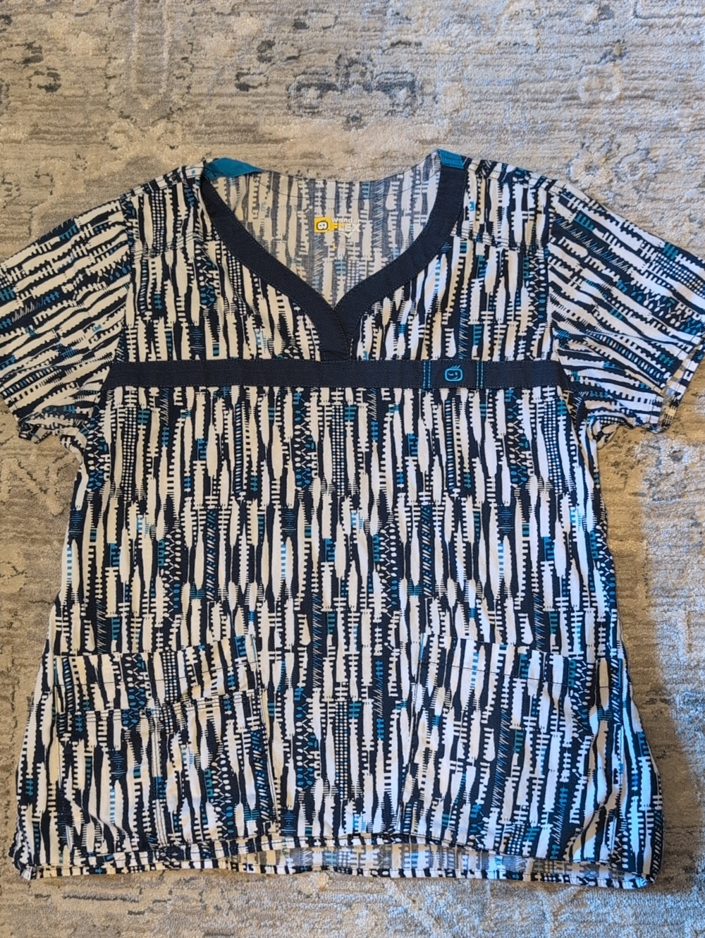 Wonder Wink Women's Blue & White Patterned V-Neck Scrub Top